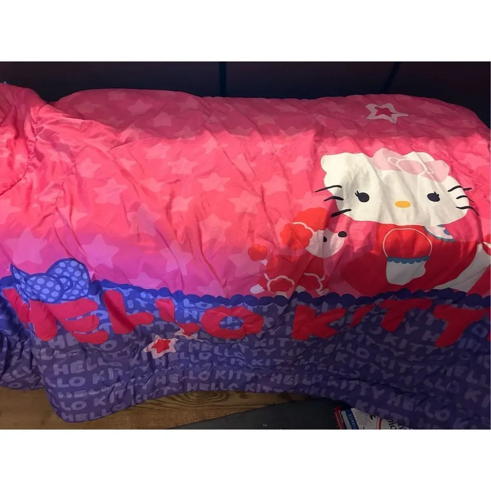 Hello Kitty reversible twin/full comforter‎ 72x86